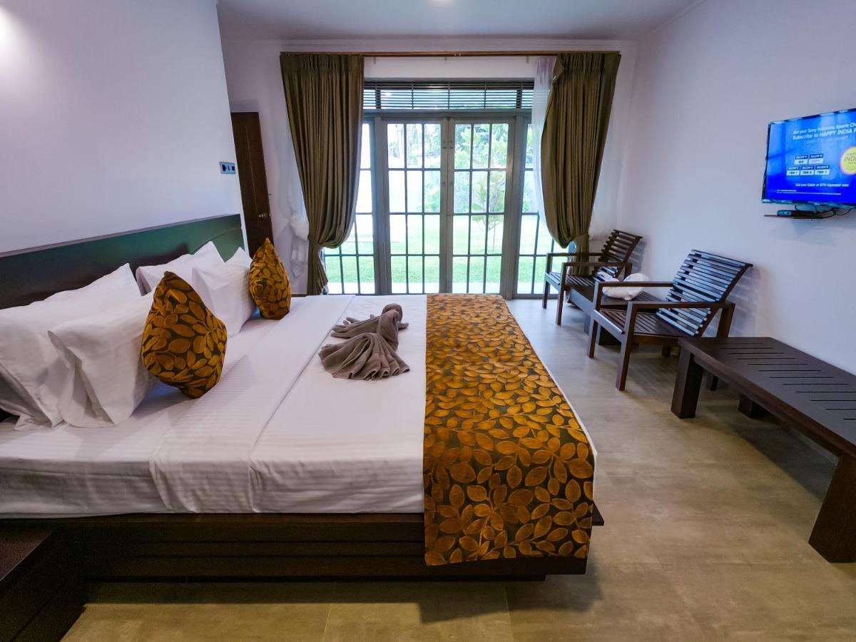 Bony'S Holiday Inn נגומבו מראה חיצוני תמונה