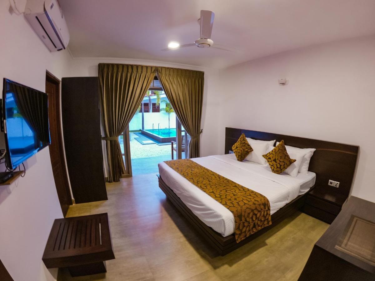 Bony'S Holiday Inn נגומבו מראה חיצוני תמונה